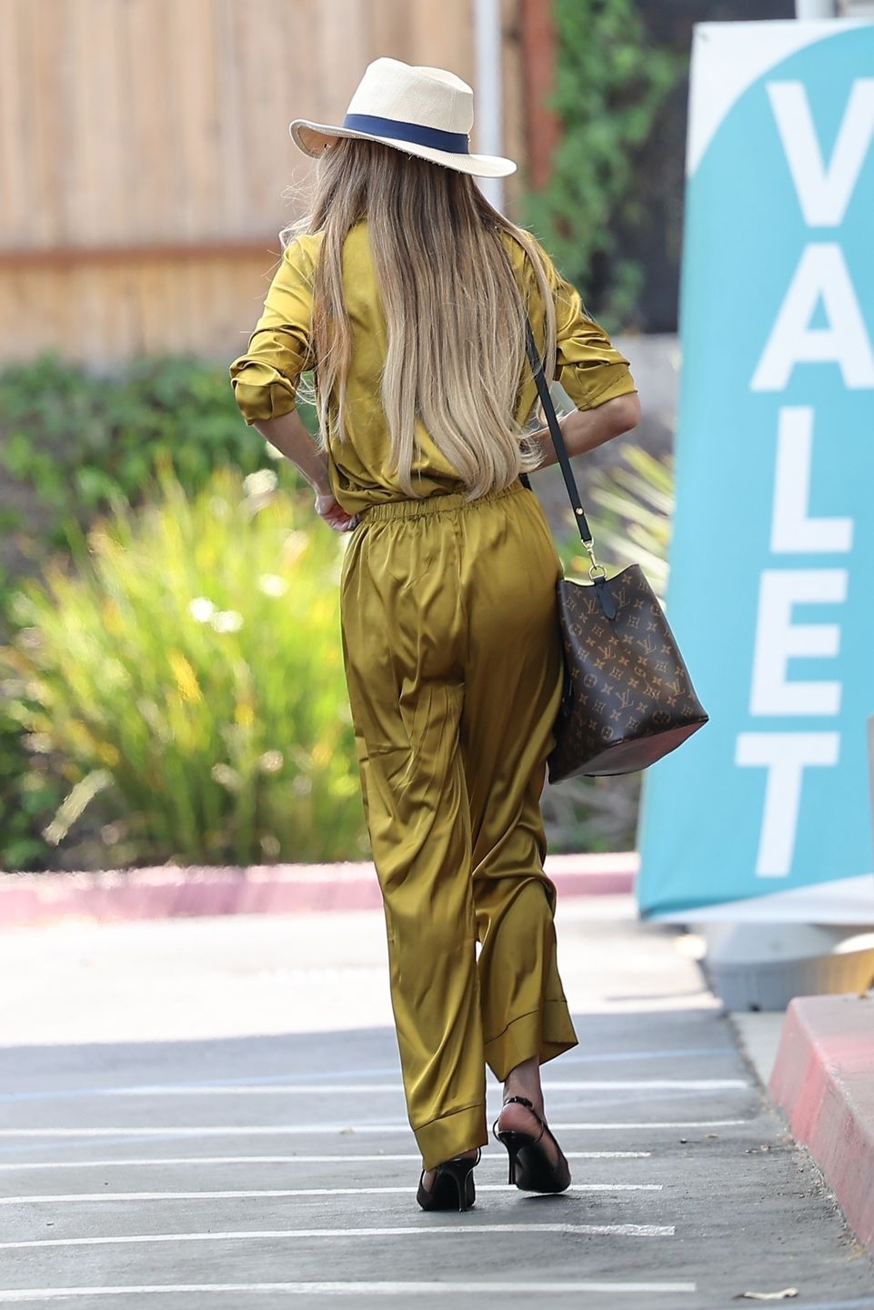 La Toya Jackson przechadza się ulicami Beverly Hills