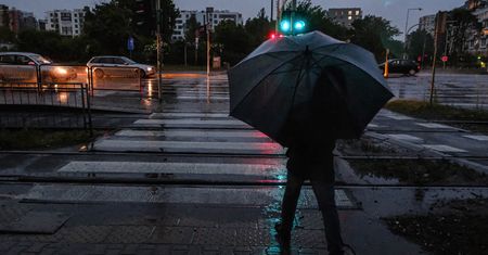 Warszawa. Uwaga na pogodę! W nocy burze z gradem