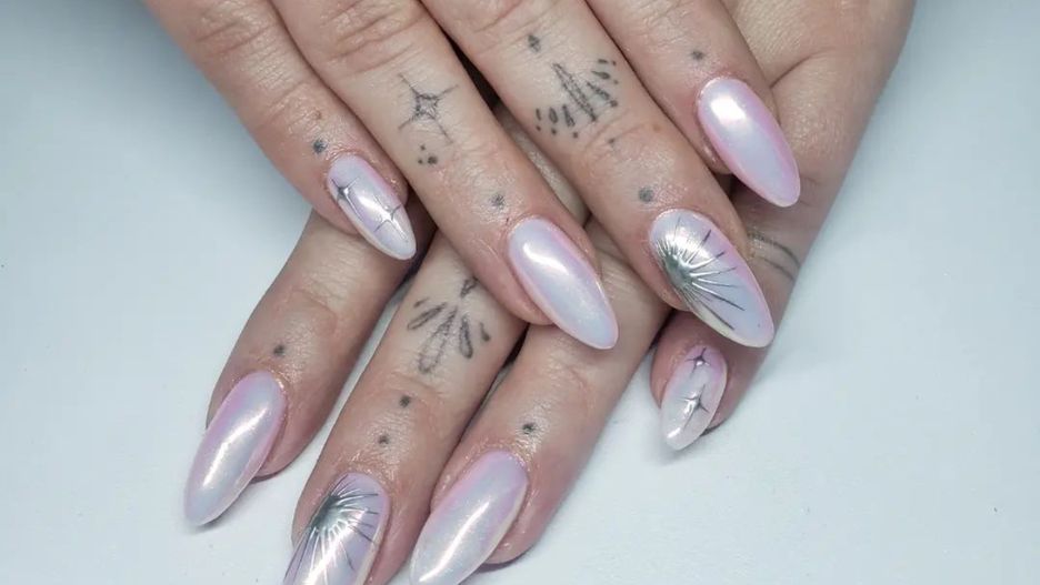 Te paznokcie noszą teraz najmodniejsze Polki. Frosted nails to hit
