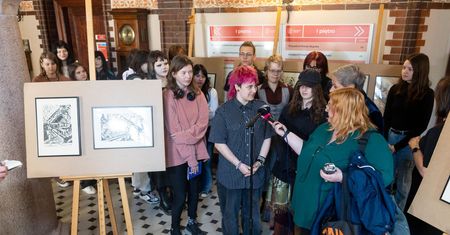 Słupsk: 10 lat Liceum Sztuk Plastycznych. Przemarsz uczniów i wystawa