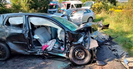 Dolnośląskie. Poważny wypadek pod Jelenią Górą. Sześć osób w szpitalu