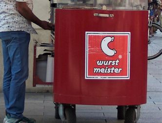 Niemiecka fabryka kiełbasy kończy produkcję. 56 pracowników traci pracę