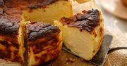 Przepis na sernik z 3 składników nie ma sobie równych. Wystarczy wymieszać i upiec