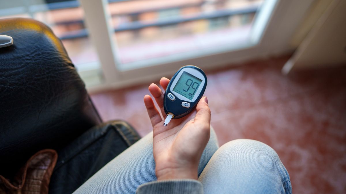 Woman checking blood sugar using a glucose meter
Woman monitoring her blood glucose level with a glucometer, managing diabetes. Health and wellness medical concept
Javier Zayas Photography