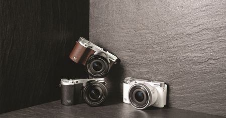 Samsung NX500 – matryca APS-C BSI 28 Mpix i filmy 4K w małym bezlusterkowcu