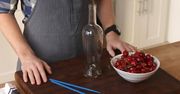 Prosty sposób na drylowanie czereśni. Potrzebujesz tylko butelki