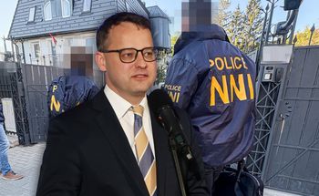 Przeszukania w Budapeszcie. Sprawdzają, ile płacono Romanowskiemu