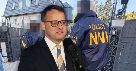 Przeszukania w Budapeszcie. Sprawdzają, ile płacono Romanowskiemu