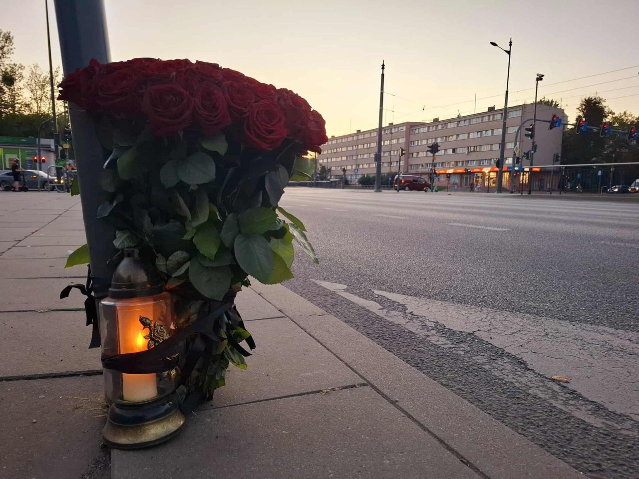 Łódź: Śmierć 19-latka na przejściu dla pieszych u zbiegu al. Piłsudskiego i ul. Niciarnianej. Już wiadomo, co się wydarzyło...