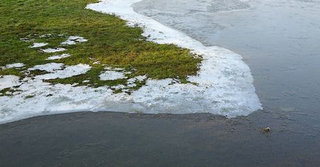 Śląskie. Rzeki przekraczają stany ostrzegawcze. Cztery groźne punkty