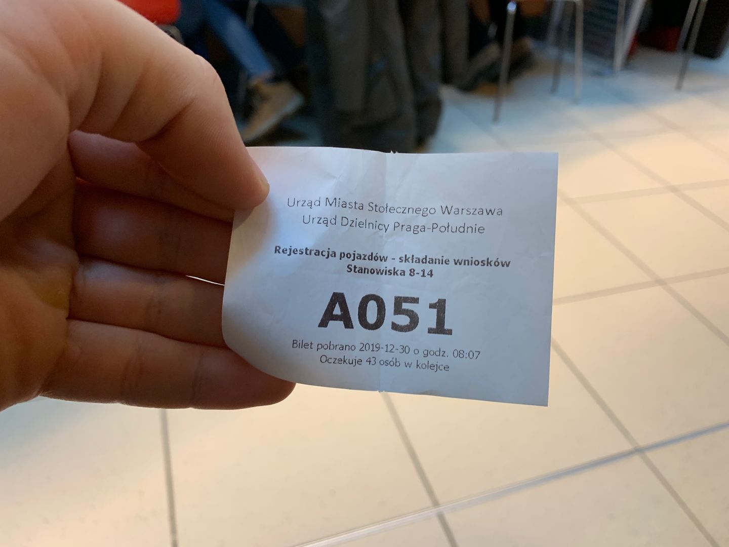7 minut, 43 osoby w kolejce