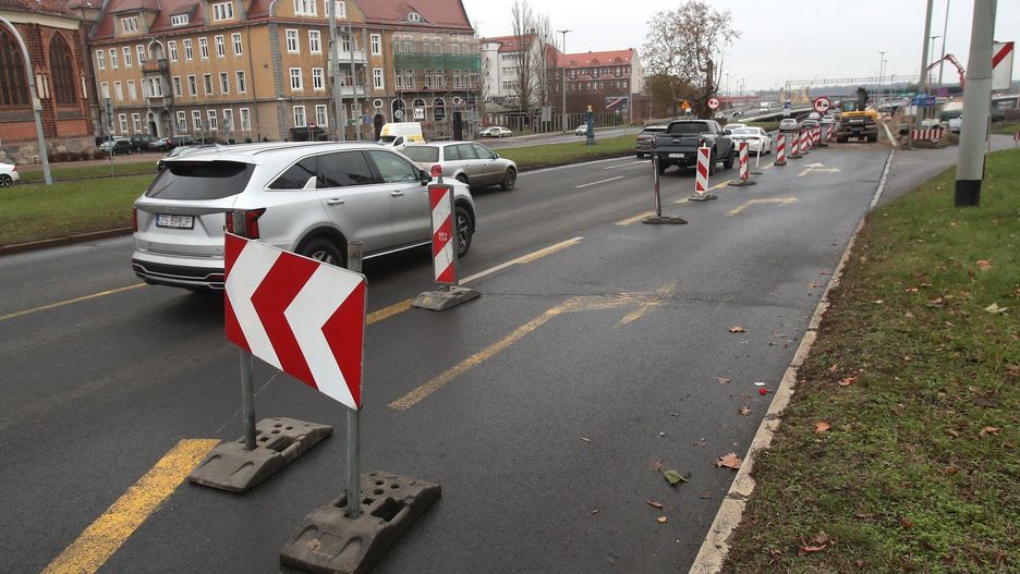 Zablokowany zjazd przy Trasie Zamkowej.