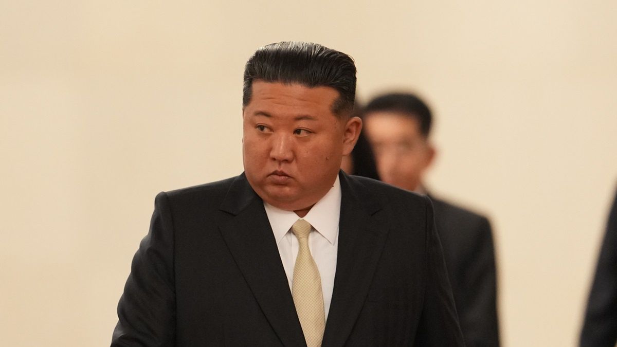 Kary za spanie na filmie o Kim Dzong Unie.