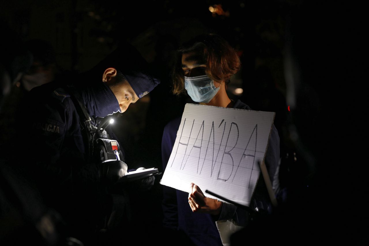 Protesty w Gdyni. Kasia Tusk na Strajku Kobiet. Pokazała wiadomość od ojca (zdjęcie ilustracyjne)