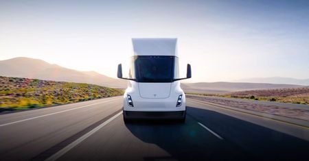 Tesla Semi 1 w końcu trafi do klientów. Znamy datę