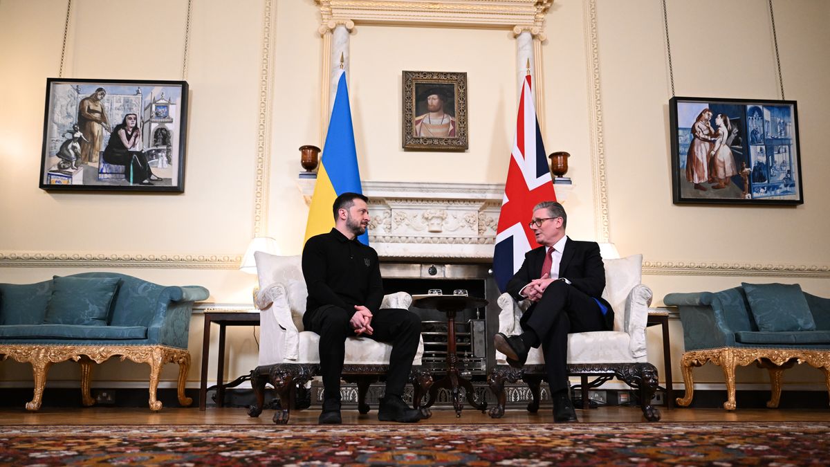 Volodymyr Zelenskiy, Ukraine's president, left, and Keir Starmer, UK prime minister, during a meeting at 10 Downing Street in London, UK, on Saturday, March. 1, 2025. Starmer retains his unwavering support for Ukraine and is playing his part to find a path forward to a lasting peace, based on Ukraine's sovereignty and security, according to a statement from Downing Street. Photographer: Chris J. Ratcliffe/Bloomberg via Getty Images