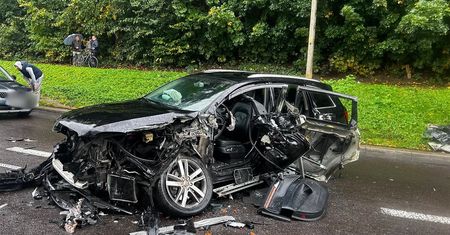 Wypadek na DK-17. Wśród rannych dwoje dzieci. Droga jest zablokowana. Na miejscu obowiązuje ruch wahadłowy