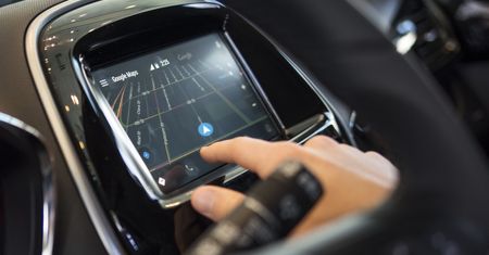 Android Auto 7.5 do pobrania. Interfejs Coolwalk rodzi się w bólach