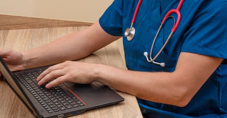 Szpital ma 12 mln zł strat. Lekarz dostał 1600 zł/h