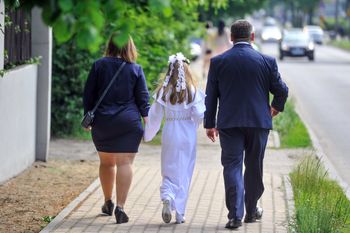 Ksiądz ostro o komuniach. "Biskupi akceptują ten wielki dramat"