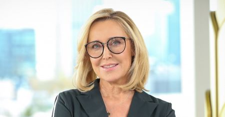 Agata Młynarska je śniadanie we Francji. "Życie małymi krokami wraca do normy"