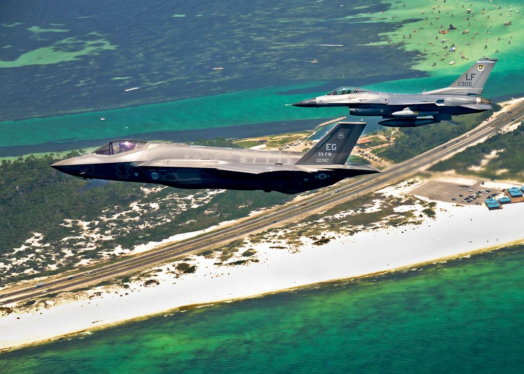 Pierwszy F-35 Lightning II gotowy do akcji! [galeria] 3