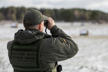 Wiózł nielegalnych migrantów w kierunku Polski. SG zatrzymała Litwina