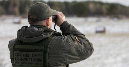 Wiózł nielegalnych migrantów w kierunku Polski. SG zatrzymała Litwina