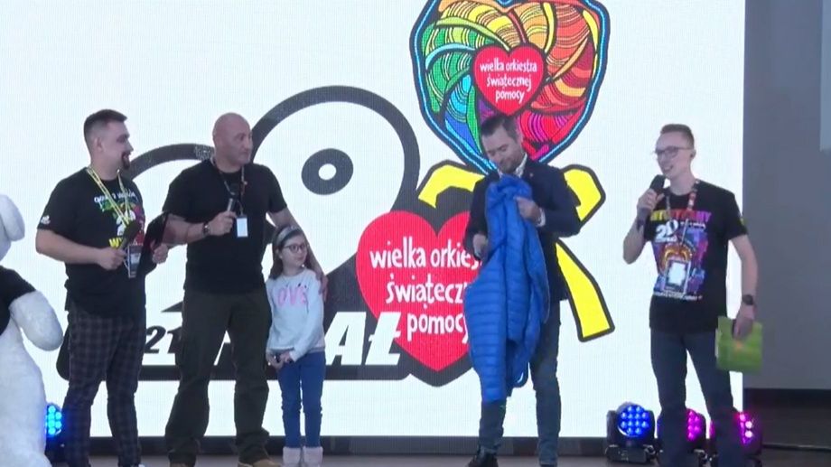 Przekazanie kurtki Marcina Najmana