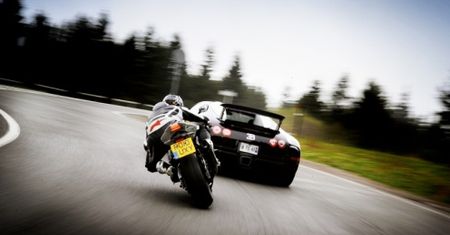 Walka: Bugatti Veyron vs. BMW S1000 RR