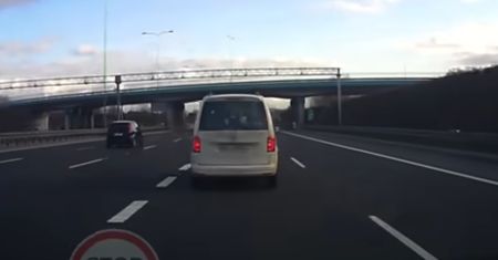 Agresja drogowa w Warszawie. Nieodpowiedzialne zachowanie kierowcy