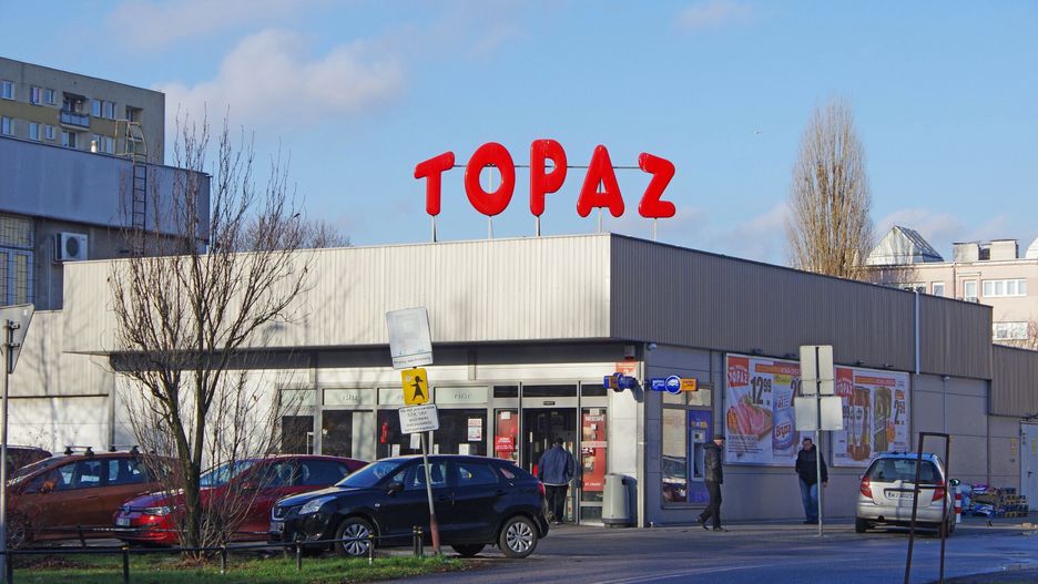 Sieć Topaz ma sposób na omijanie zakazu handlu w niedziele.