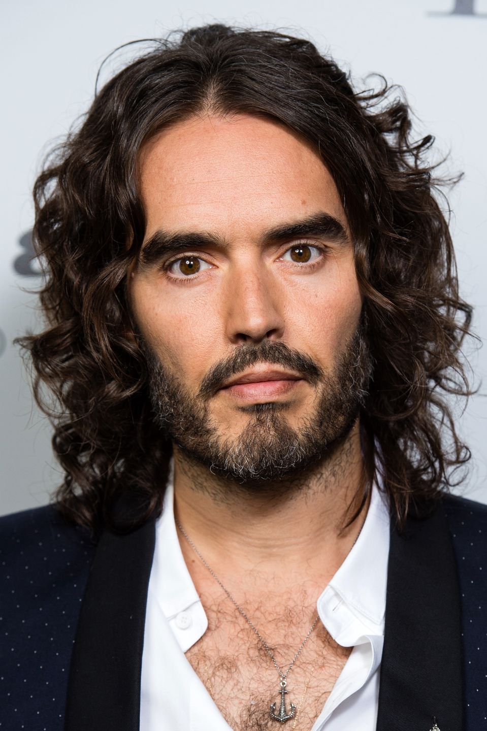 Russell Brand oskarżony o GWAŁT przez cztery kobiety