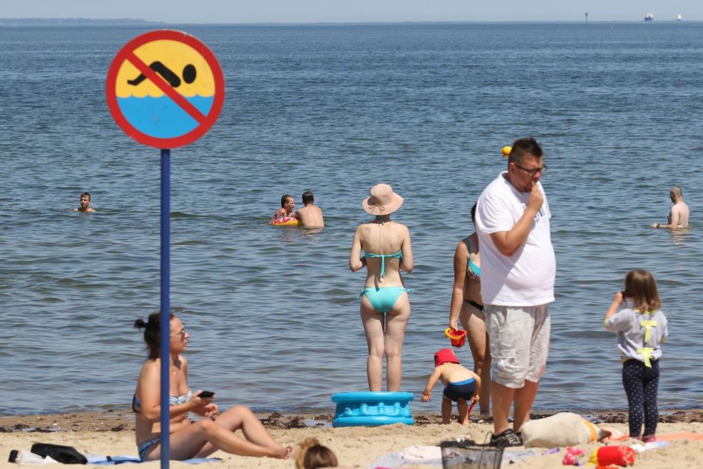 Limity na plażach i kąpieliskach. Są nowe wytyczne na wakacje Państwowego Zakładu Higieny.