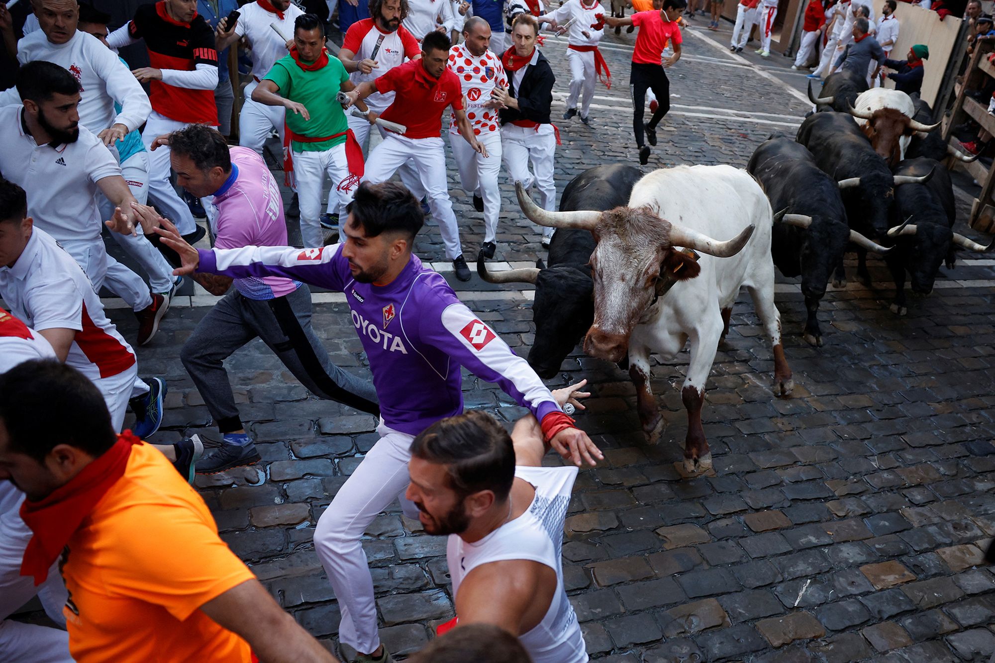 Zdjęcia z festiwalu San Fermin w Pampelunie. Byki poturbowały ludzi 1