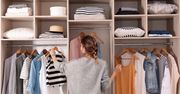 Szafa kapsułowa od podstaw. Jak dobierać ubrania, by zawsze świetnie wyglądać?