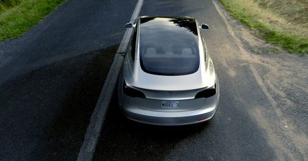 Tesla znów pod pręgierzem. Ludzie za bardzo ufają systemom autonomicznym