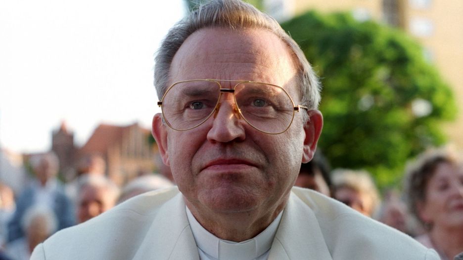 Ksiądz prałat Henryk Jankowski: nowa książka o prałacie Jankowskim. "Upadek" podważa relację Barbary Borowieckiej. 