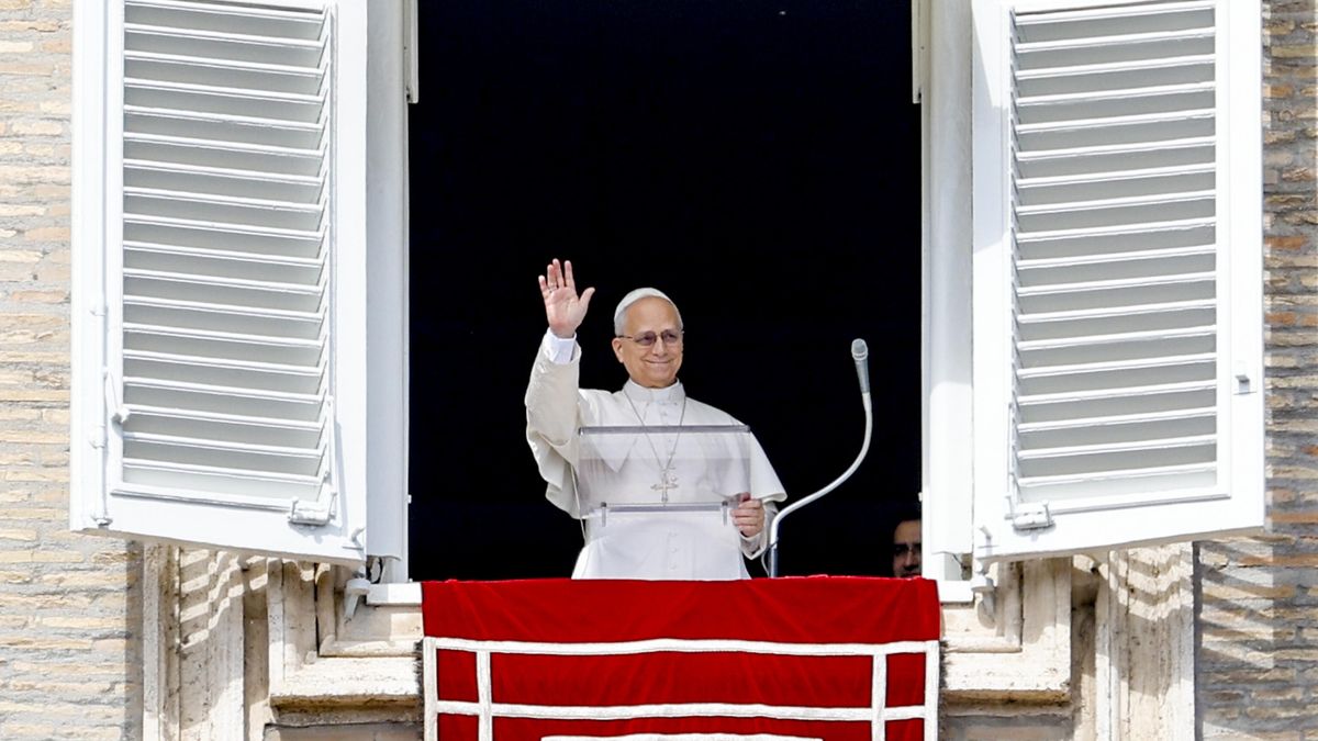 Pope Leo XIV leads the Angelus prayer from the window of his office overlooking Saint Peter's Square, in Vatican City, 08 March 2026. EPA/FABIO FRUSTACI Dostawca: PAP/EPA.