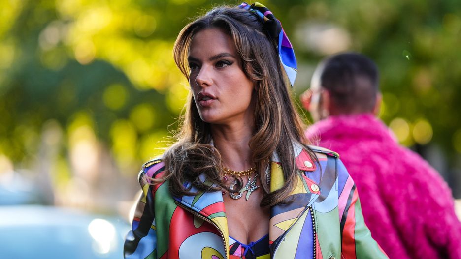 Alessandra Ambrosio w ekstrawaganckich i efektownych stylizacjach