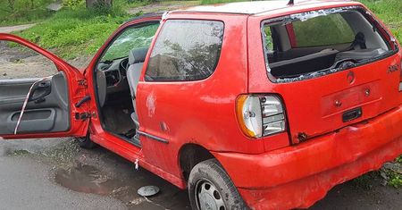 „O co chodzi ze zdewastowanym volkswagenem?” – pytają mieszkańcy ul. Wapiennej