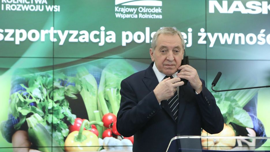 Według ówczesnego ministra rolnictwa Rolno-Spożywcza Spółka Inwestycyjna miała wspierać rynek rolno-spożywczy, przejmować upadające zakłady przetwórcze, magazyny. Zanotowała ponad 160 milionów złotych strat