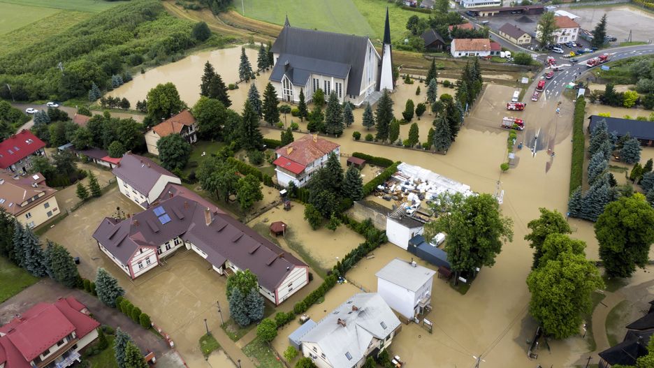 Pogoda. Ulewy nad Małopolską i zalana miejscowość Łapanów