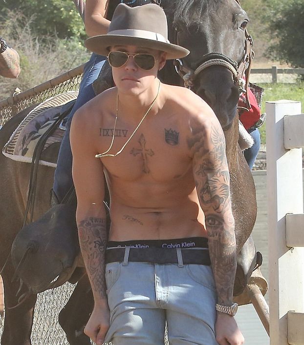 Bieber UKRADŁ TELEFON fance, która robiła mu KOMPROMITUJĄCE ZDJĘCIA!