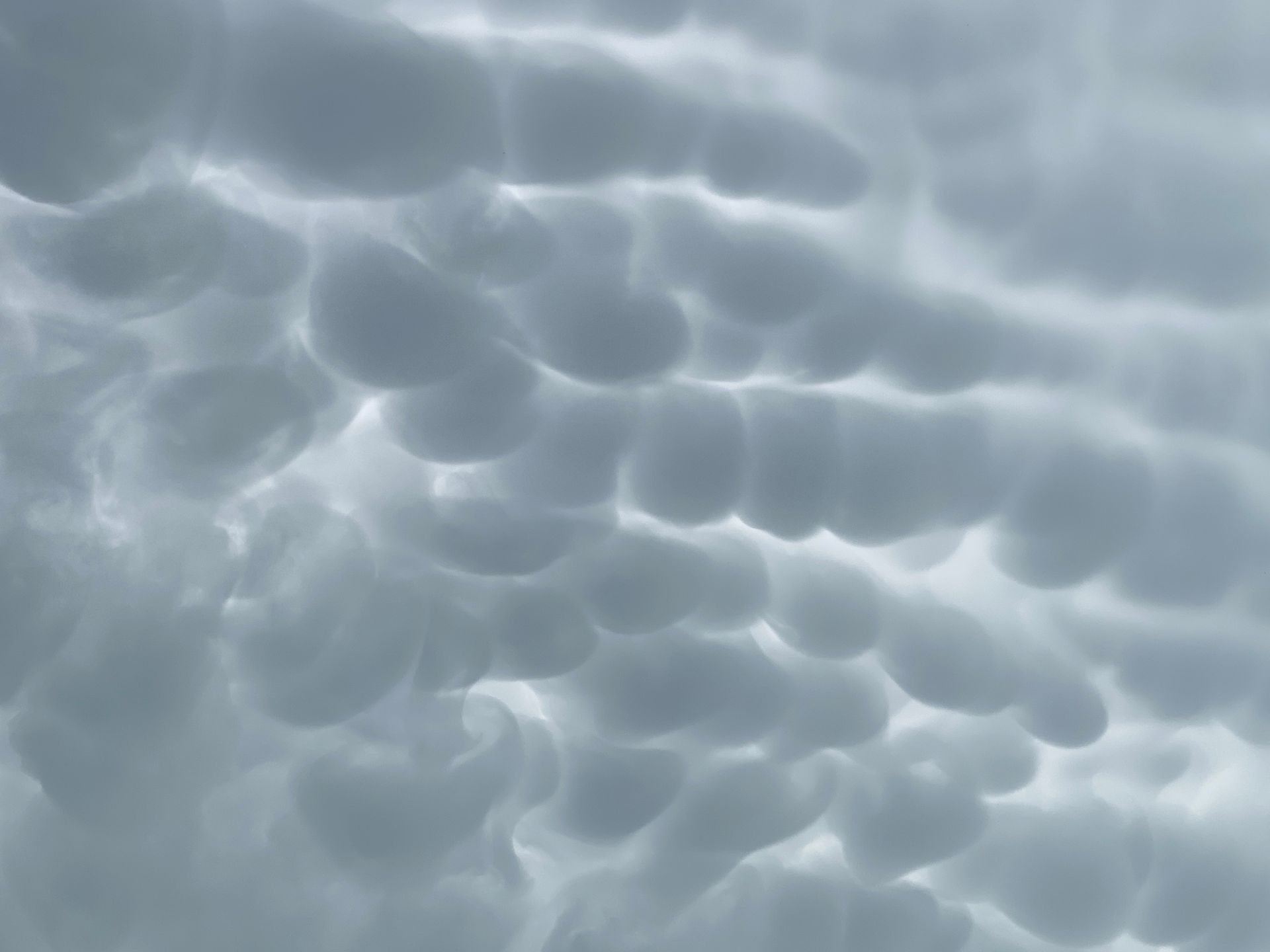 Chmury mammatus nad Mazowszem
