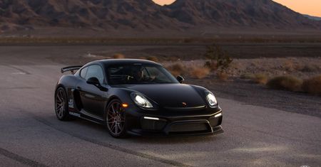 Porsche Cayman GT4 na felgach Vossen - zdjęcia
