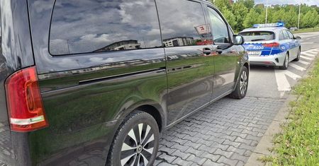 Pijany kierowca karawanu z trumną w środku! 2,5 promila alkoholu i slalom po drodze.