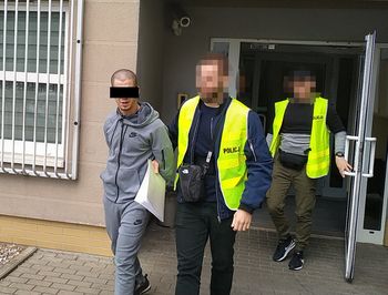 Czeczen z Modlińskiej nielegalnie posiadał broń gazową, amunicję do niej i narkotyki