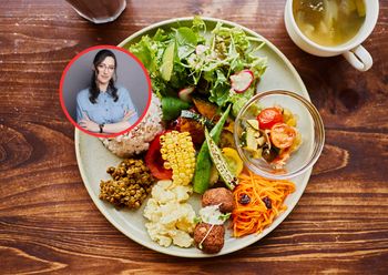 "Dieta w menopauzie". Sylwia Leszczyńska ma praktyczne porady dla kobiet