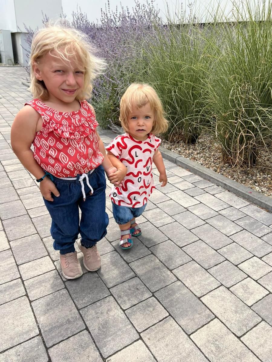 Viktoria i Livia cierpią z powodu niskorosłości